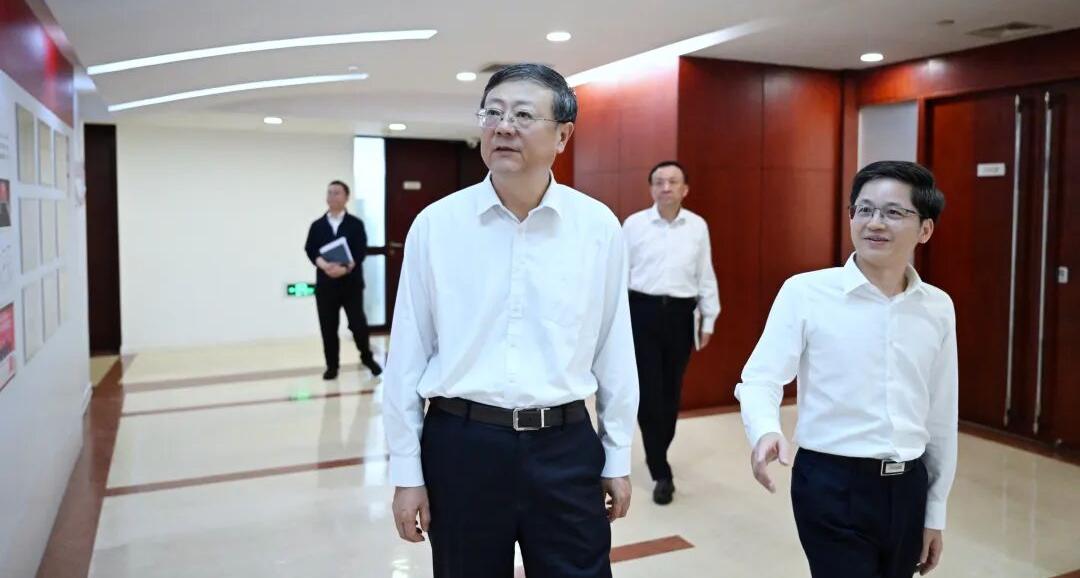 凝心聚力增强上海国际金融中心的竞争力和影响力！陈吉宁调研市金融工作党委