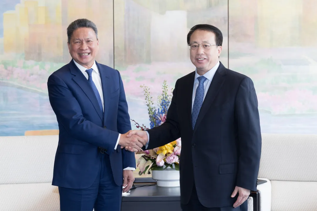 龚正会见柬埔寨副首相兼发展理事会第一副主席孙占托